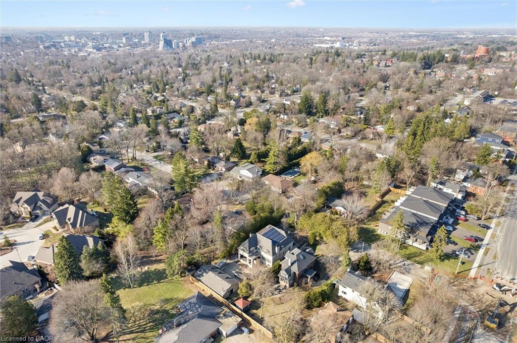 87 University Avenue W