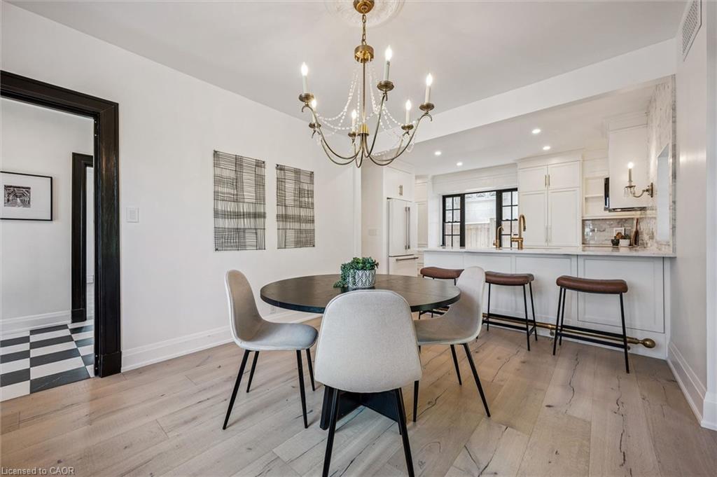 87 University Avenue W