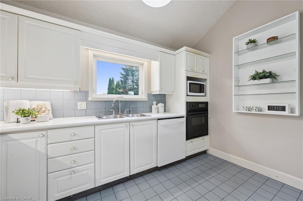 8060 Wellington Rd 18