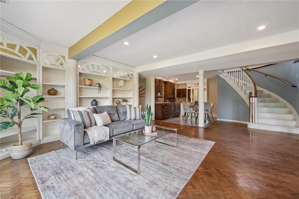 8060 Wellington Rd 18