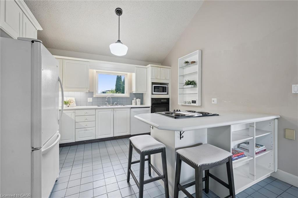 8060 Wellington Rd 18
