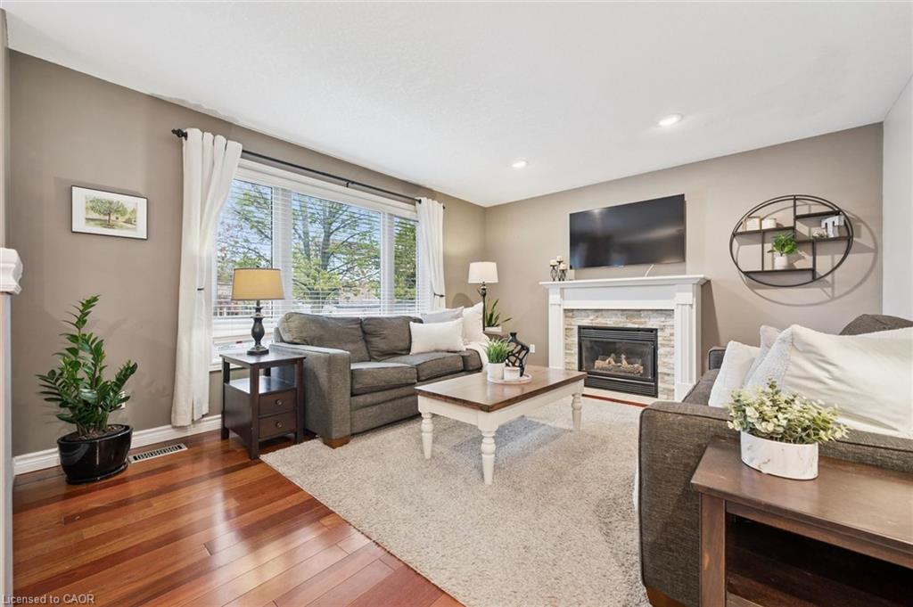 17 Carroll Crescent