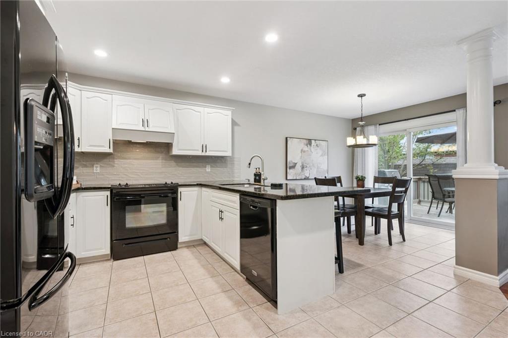 17 Carroll Crescent