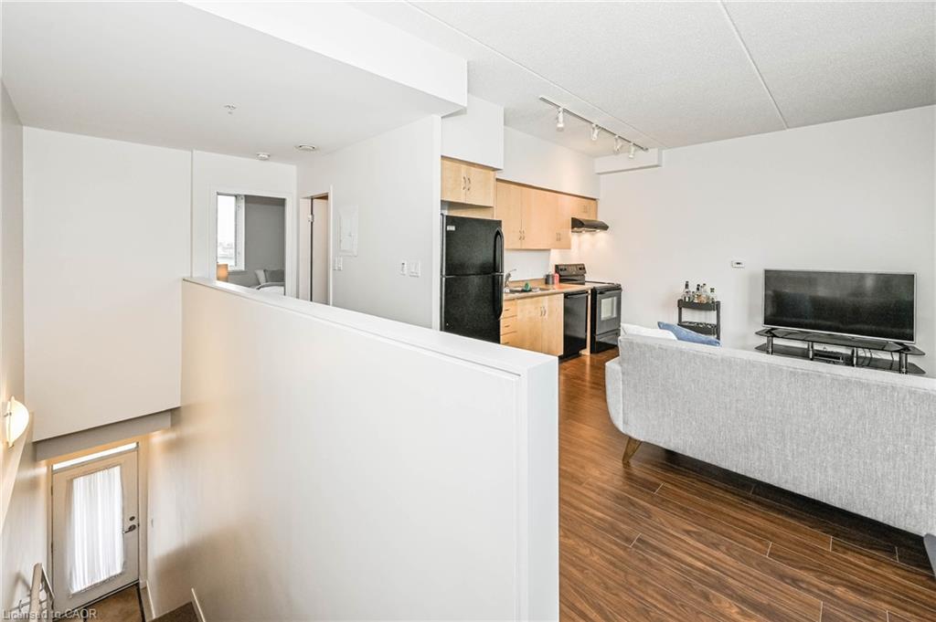 211-5 Gordon Street Unit: 211