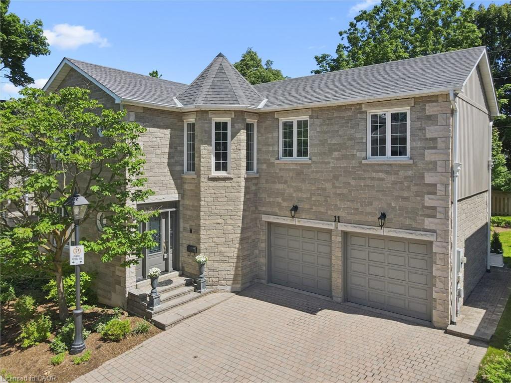 11-25 Manor Park Crescent Unit: 11