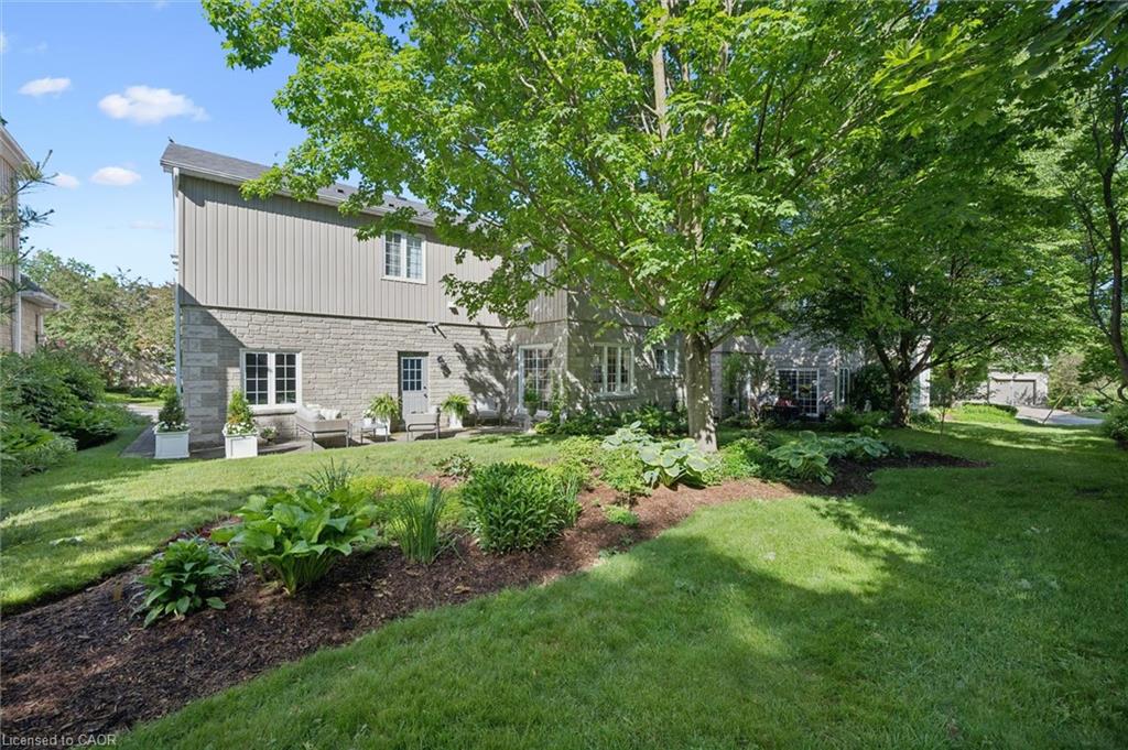 11-25 Manor Park Crescent Unit: 11