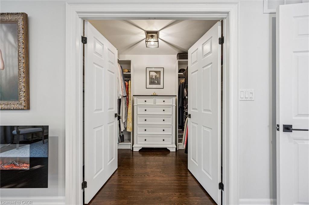 11-25 Manor Park Crescent Unit: 11