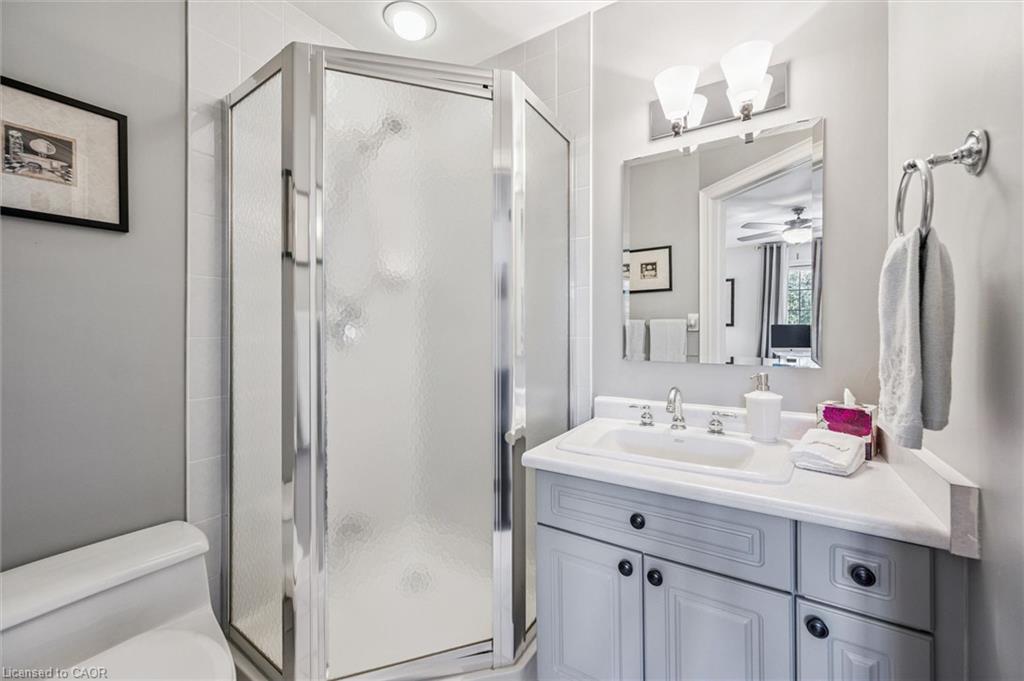 11-25 Manor Park Crescent Unit: 11