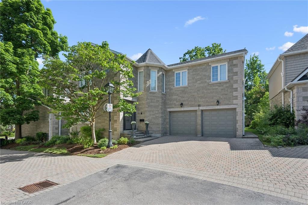 11-25 Manor Park Crescent Unit: 11