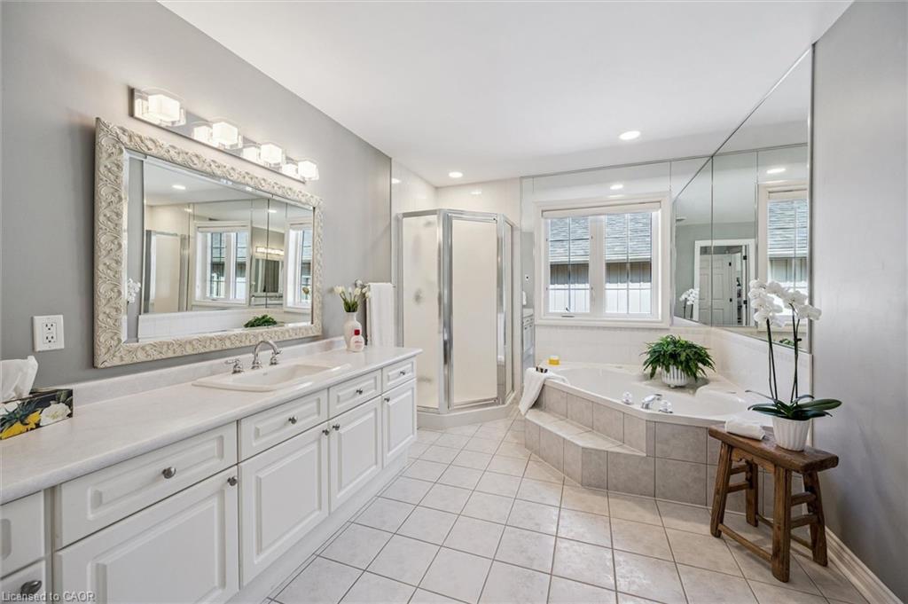 11-25 Manor Park Crescent Unit: 11