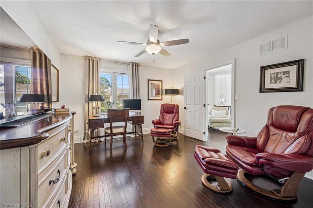11-25 Manor Park Crescent Unit: 11