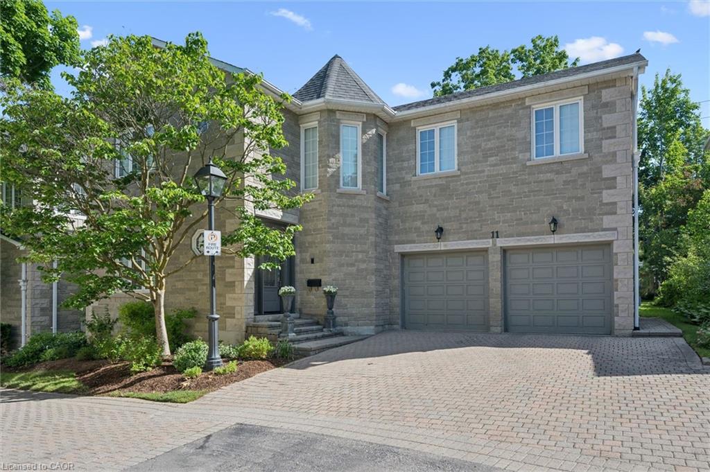 11-25 Manor Park Crescent Unit: 11