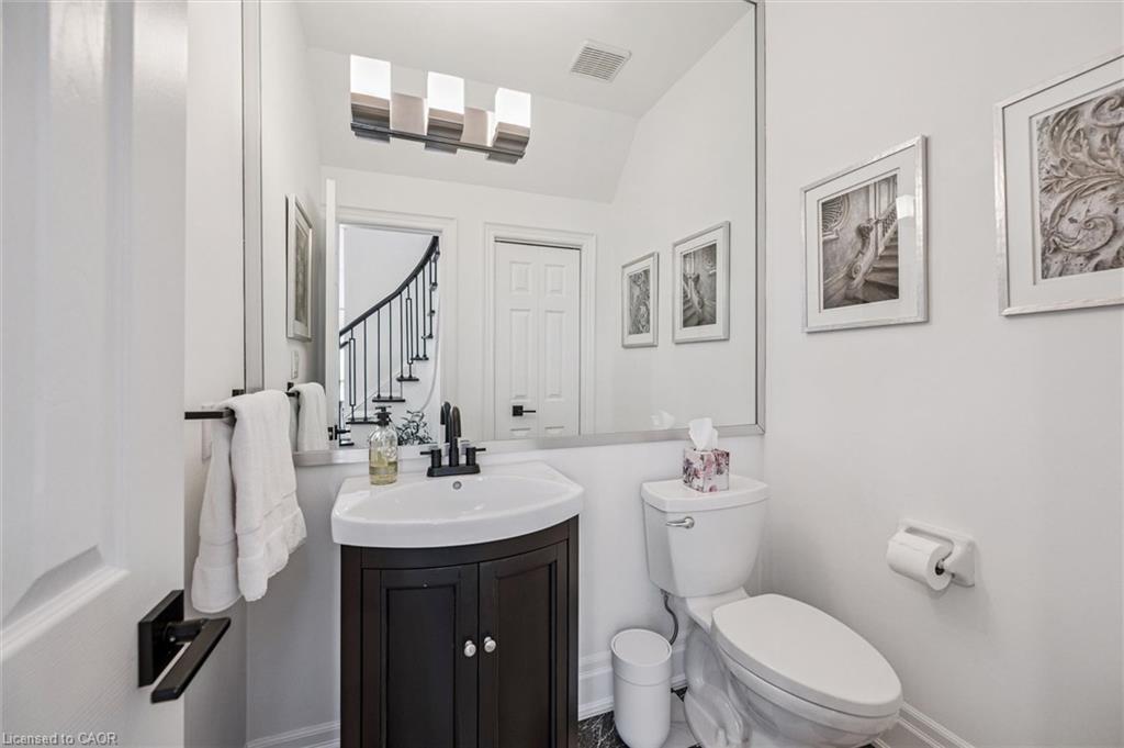 11-25 Manor Park Crescent Unit: 11