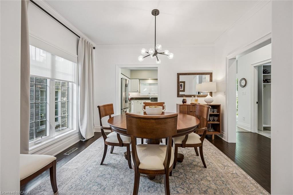 11-25 Manor Park Crescent Unit: 11