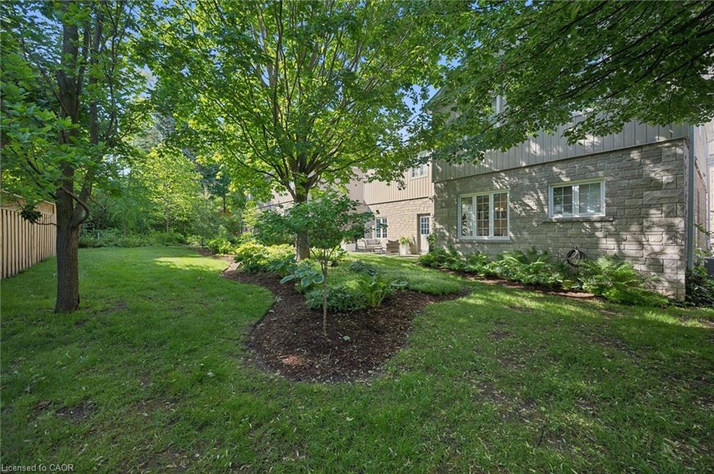 11-25 Manor Park Crescent Unit: 11