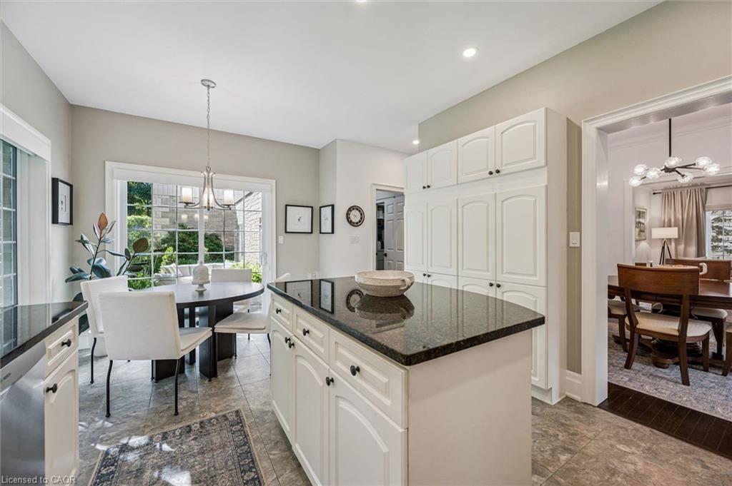 11-25 Manor Park Crescent Unit: 11
