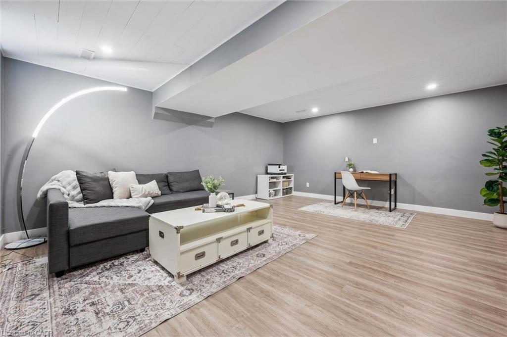 144 Kemp Crescent