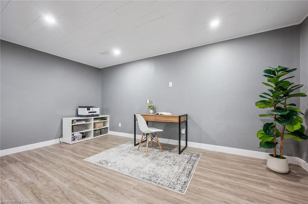 144 Kemp Crescent
