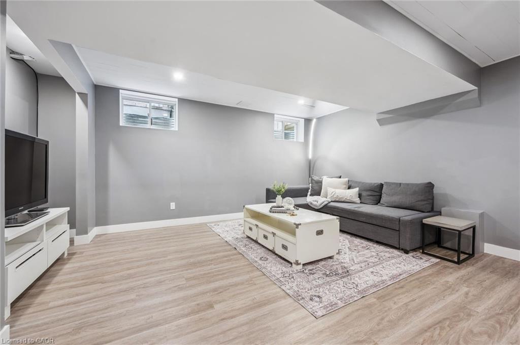 144 Kemp Crescent