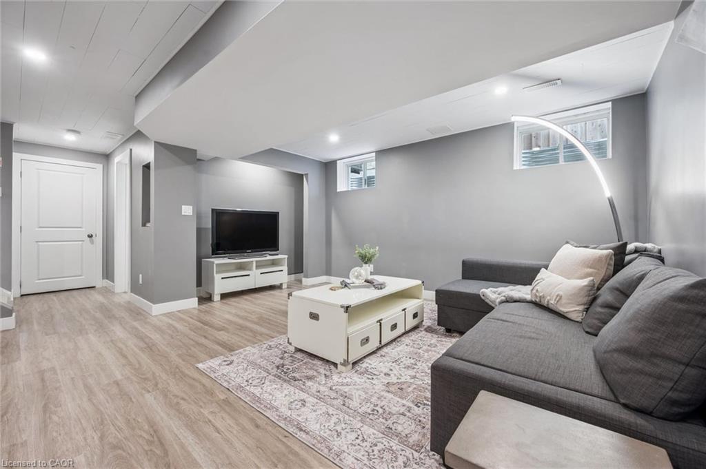 144 Kemp Crescent