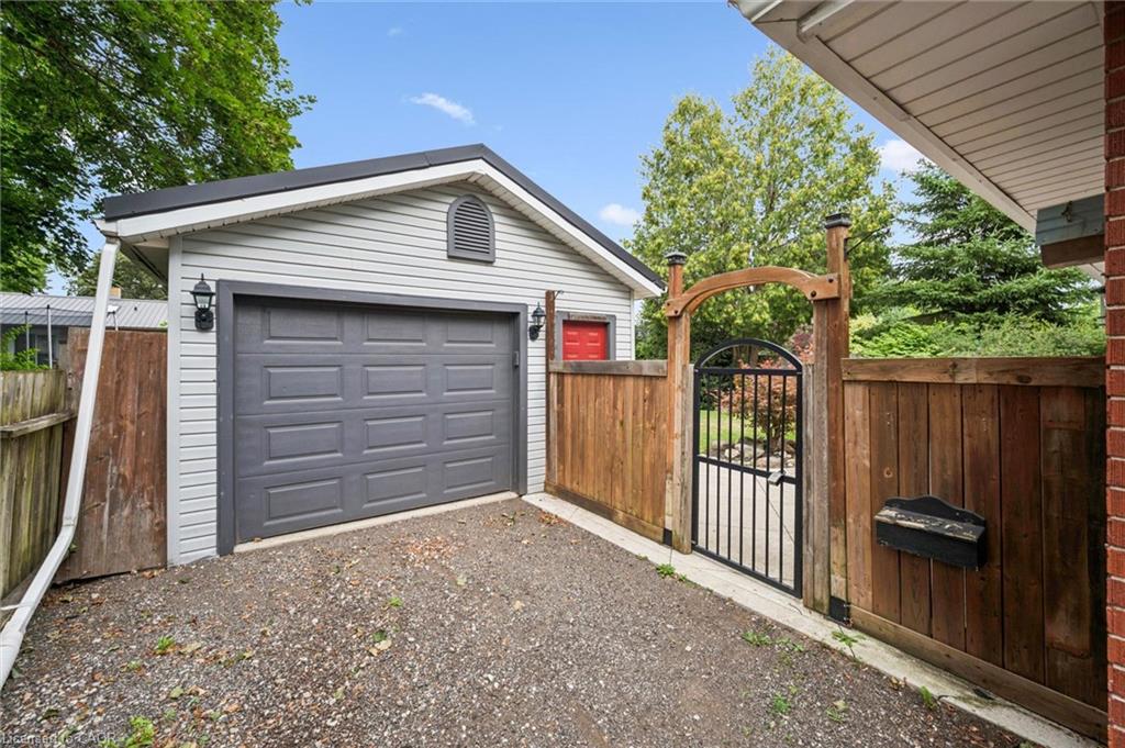 10 Sumac Place