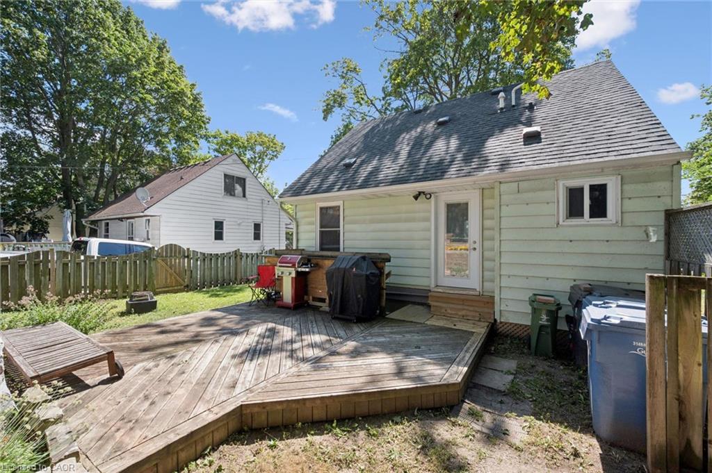 39 Ridgewood Avenue