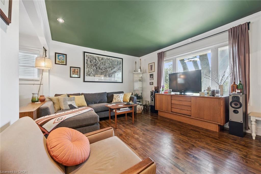 39 Ridgewood Avenue