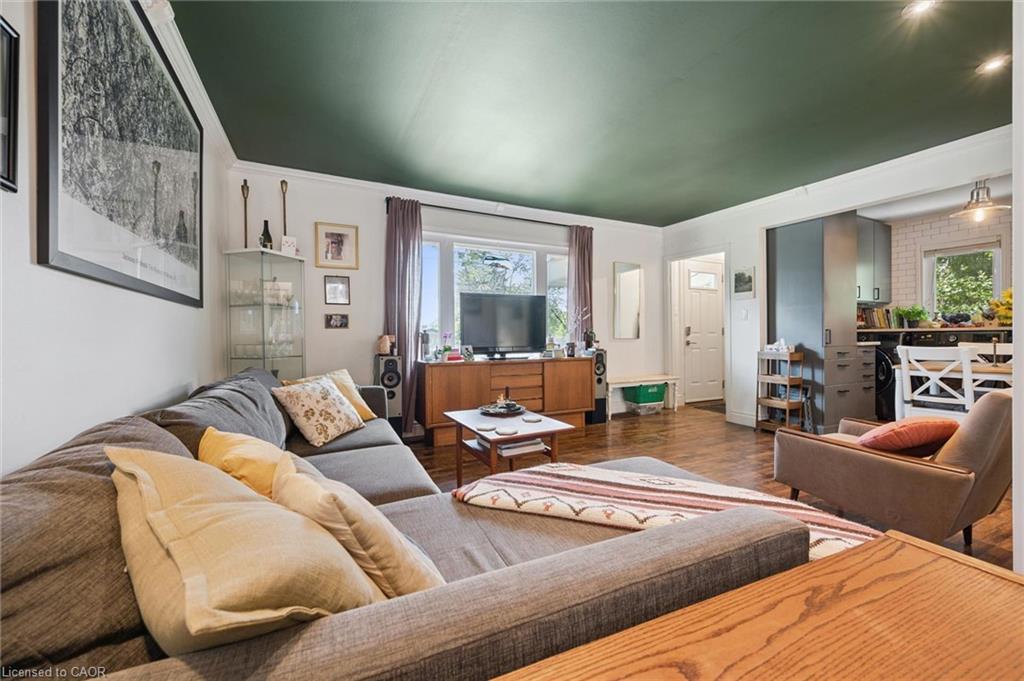 39 Ridgewood Avenue