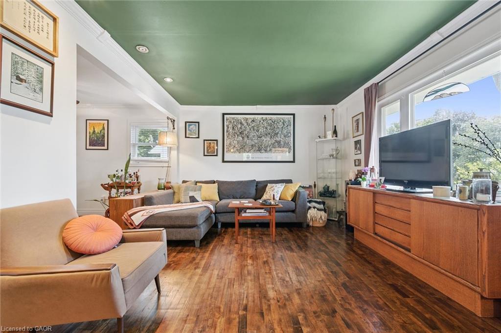 39 Ridgewood Avenue
