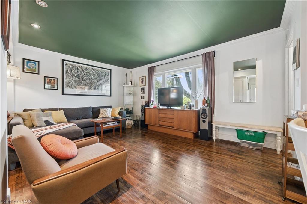 39 Ridgewood Avenue