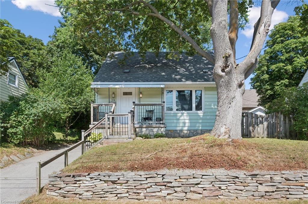39 Ridgewood Avenue