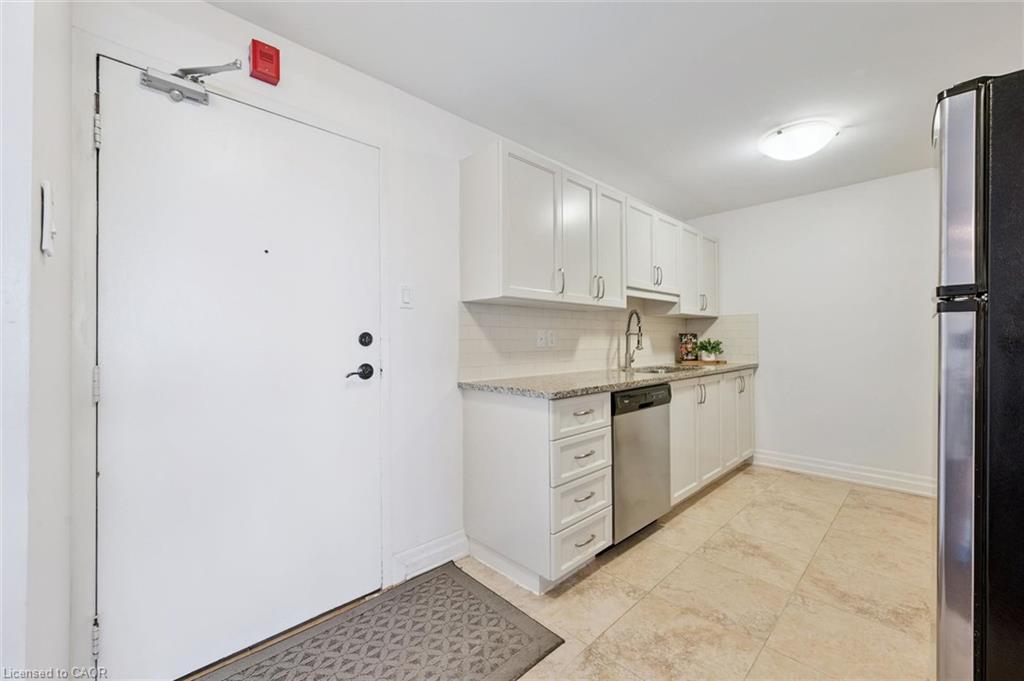 903-55 Yarmouth Street Unit: 903