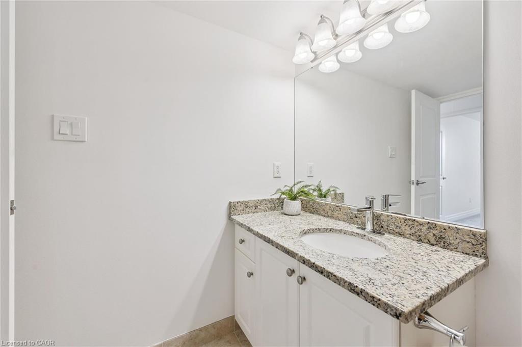 903-55 Yarmouth Street Unit: 903