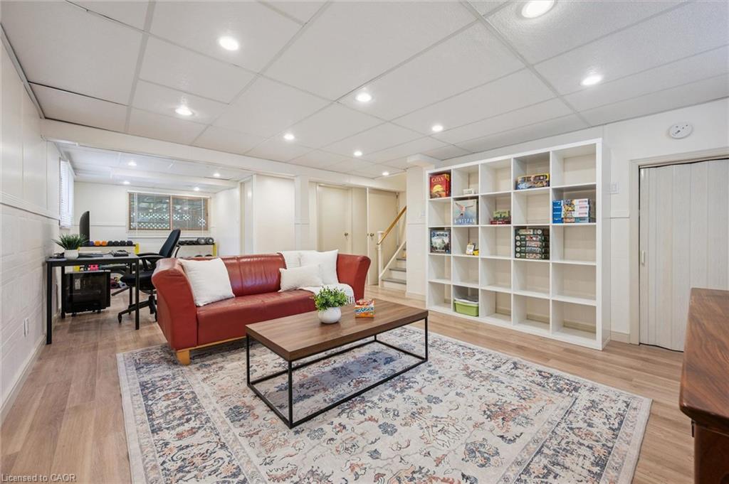 32 Thornhill Drive
