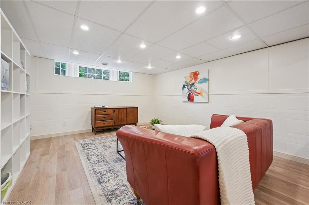 32 Thornhill Drive