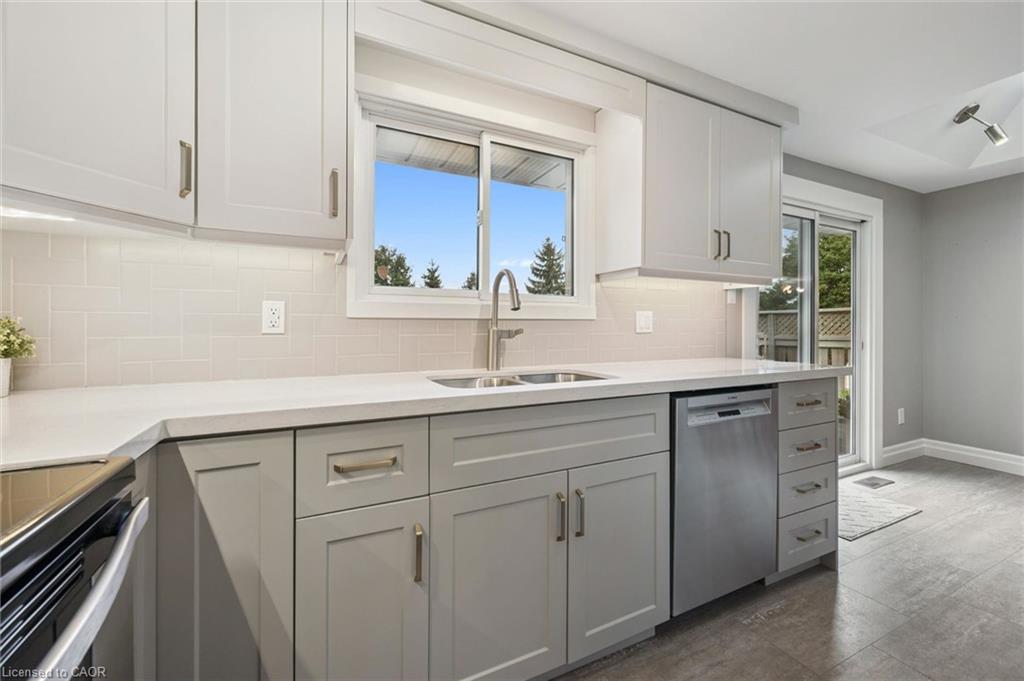 32 Thornhill Drive