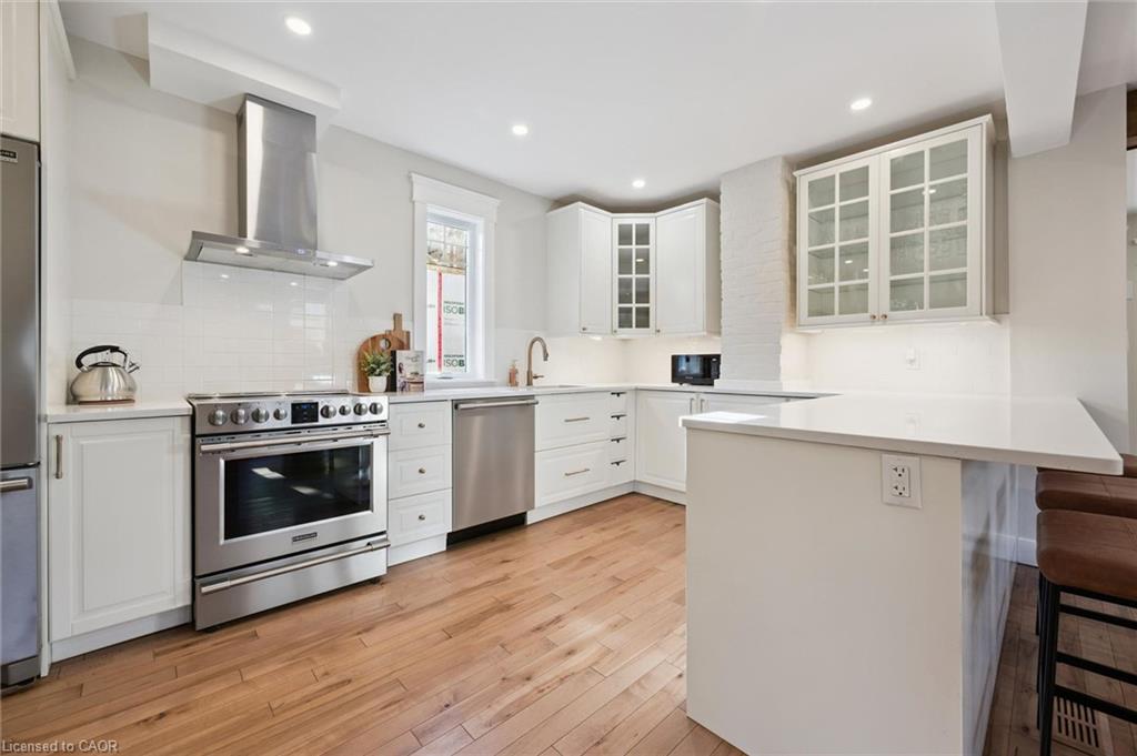 31 James Street W