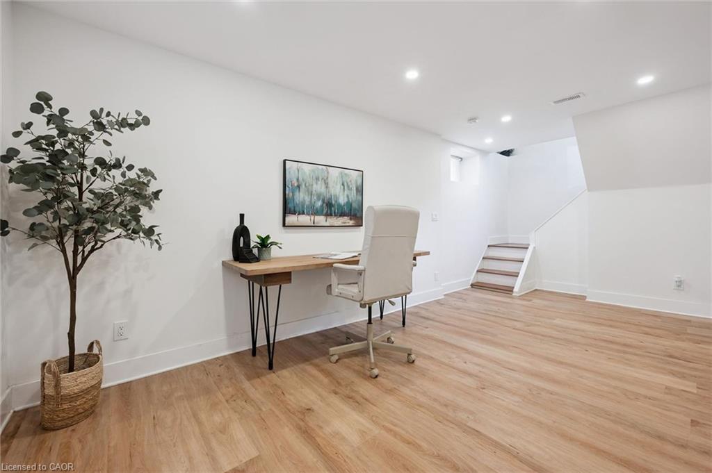 31 James Street W