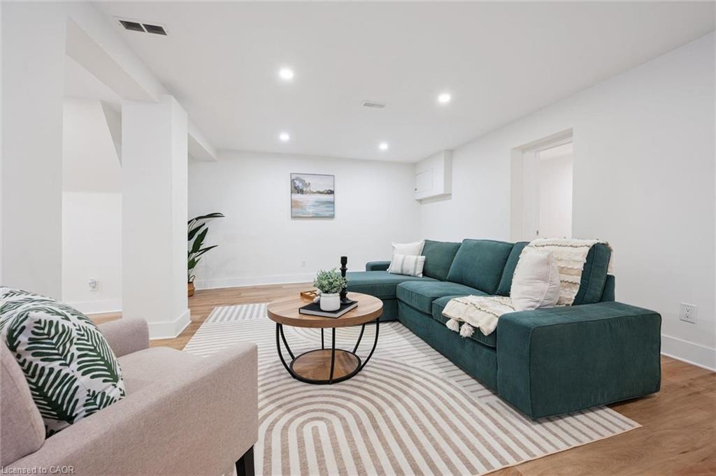 31 James Street W