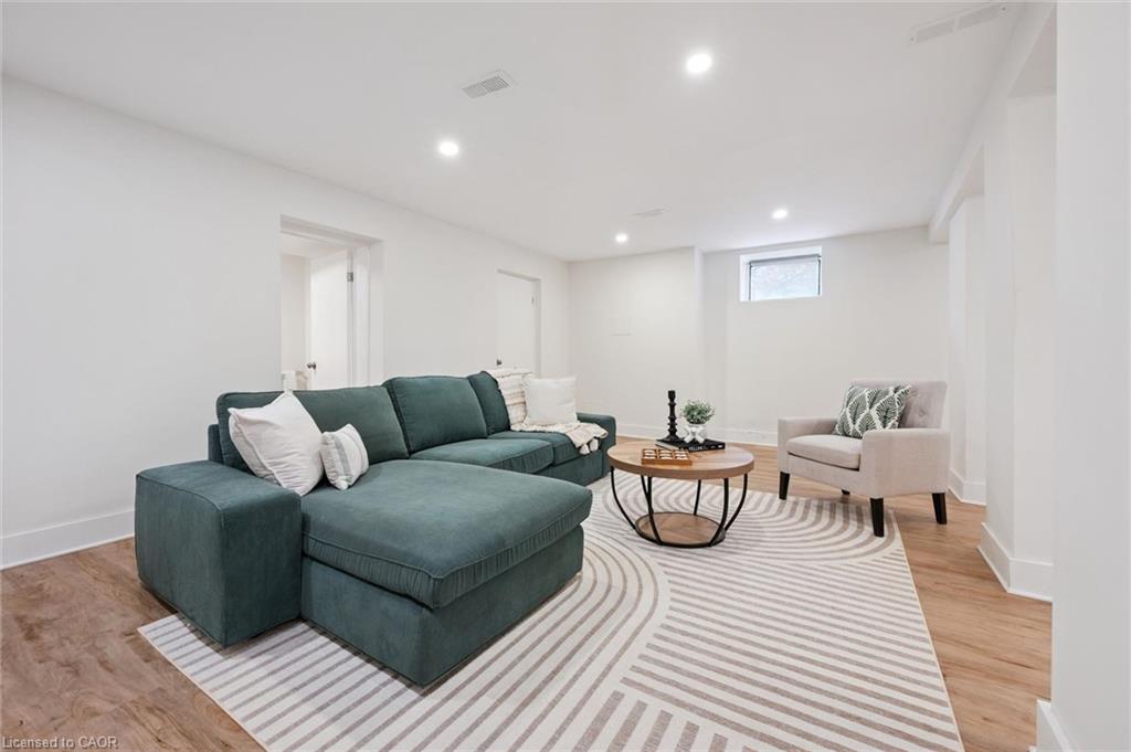 31 James Street W
