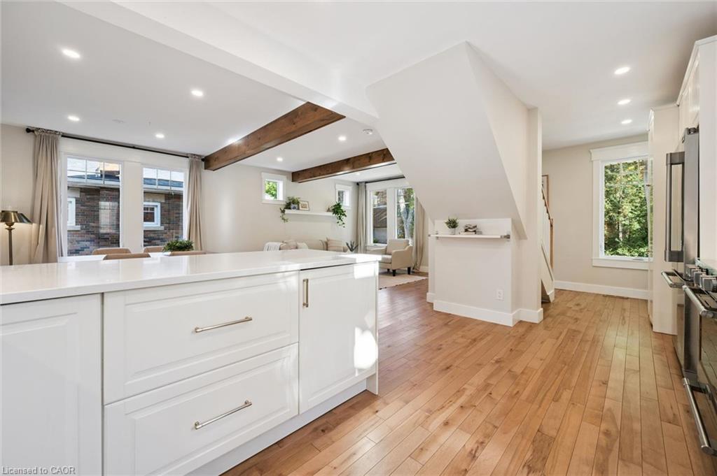 31 James Street W