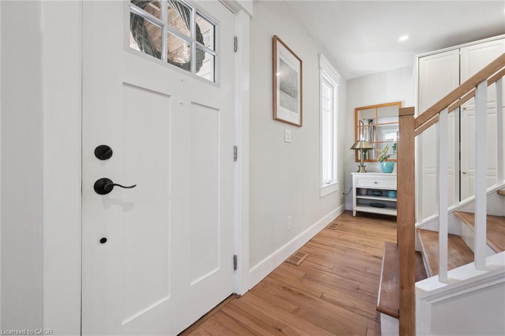 31 James Street W