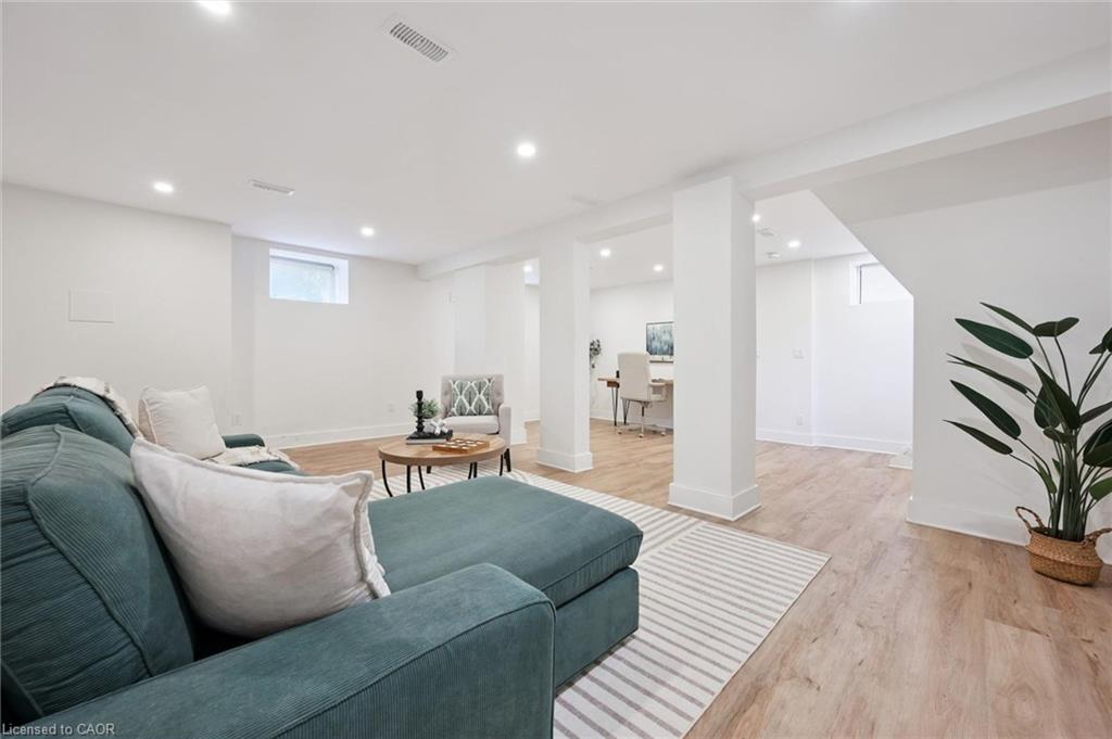 31 James Street W