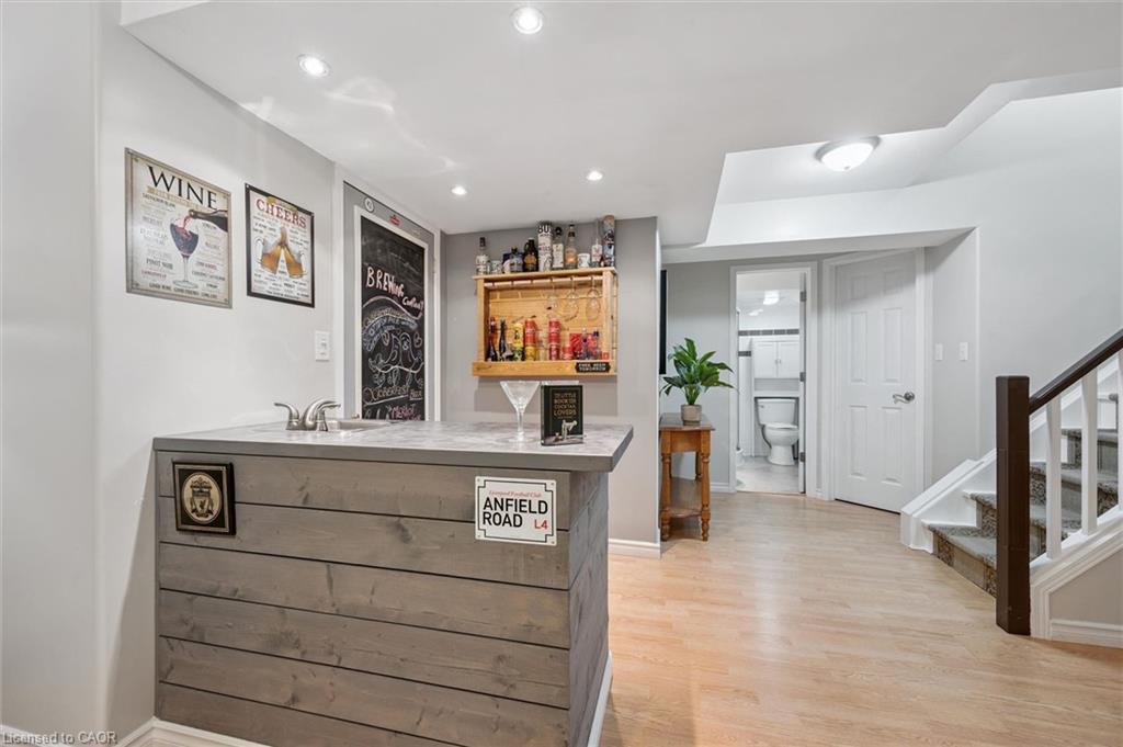 27 Oakridge Crescent