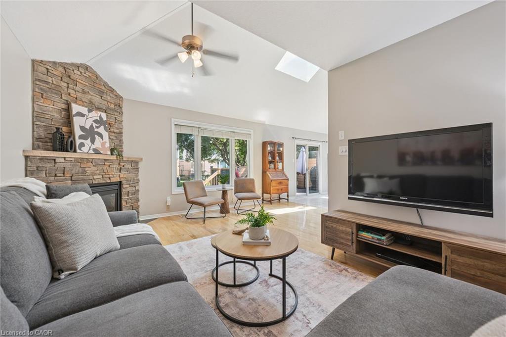 27 Oakridge Crescent