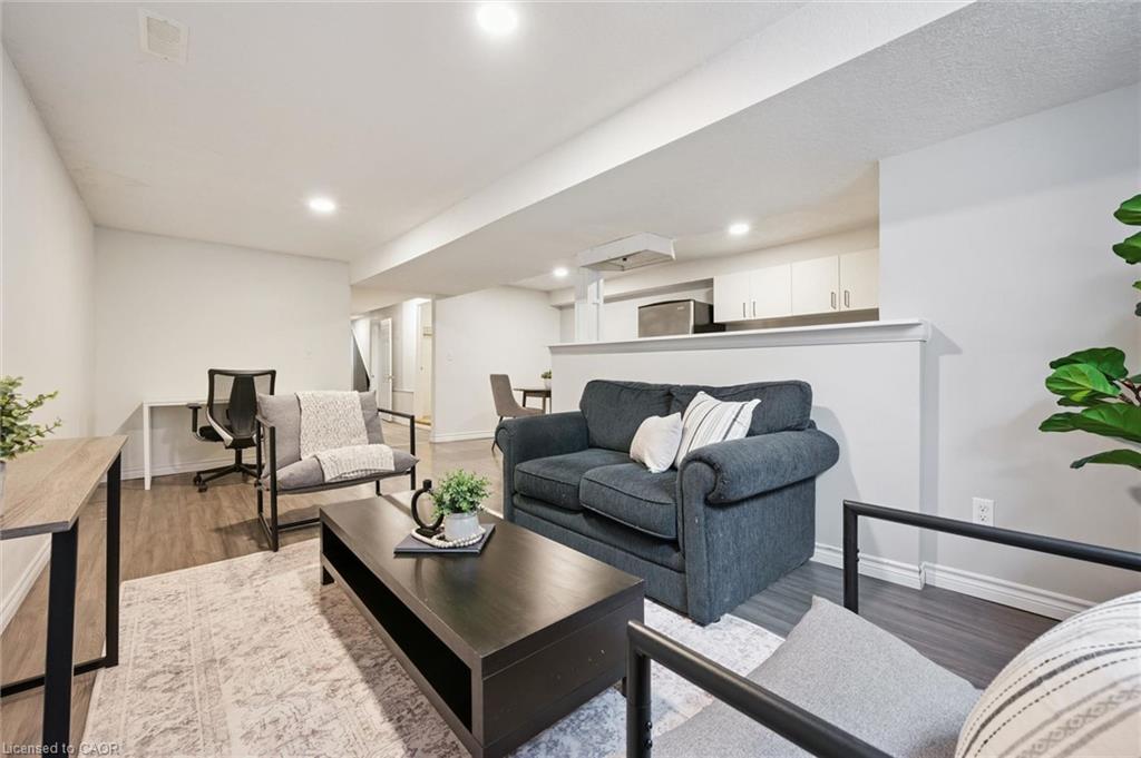 29 Mcilwraith Crescent