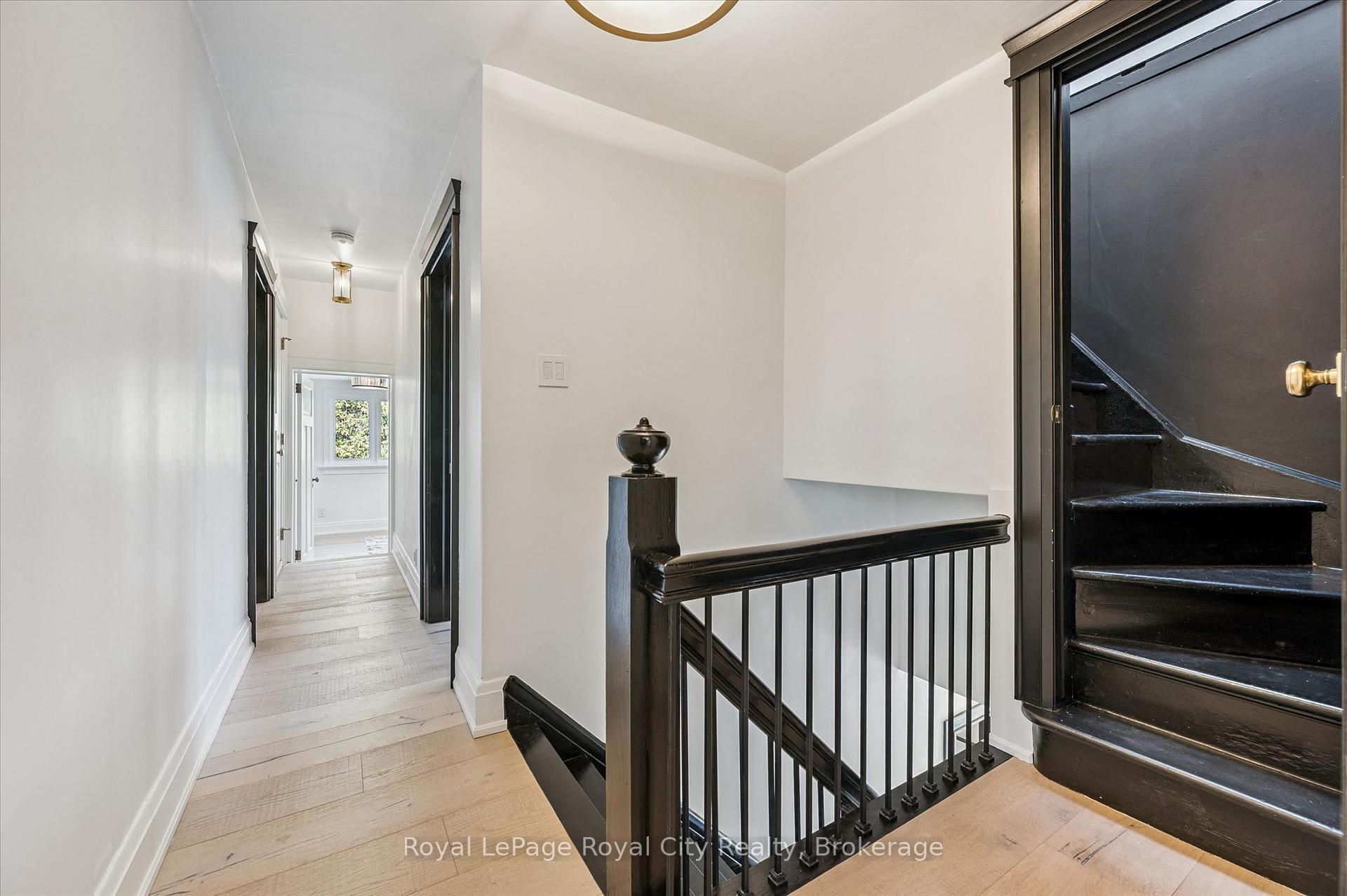 87 University Avenue W
