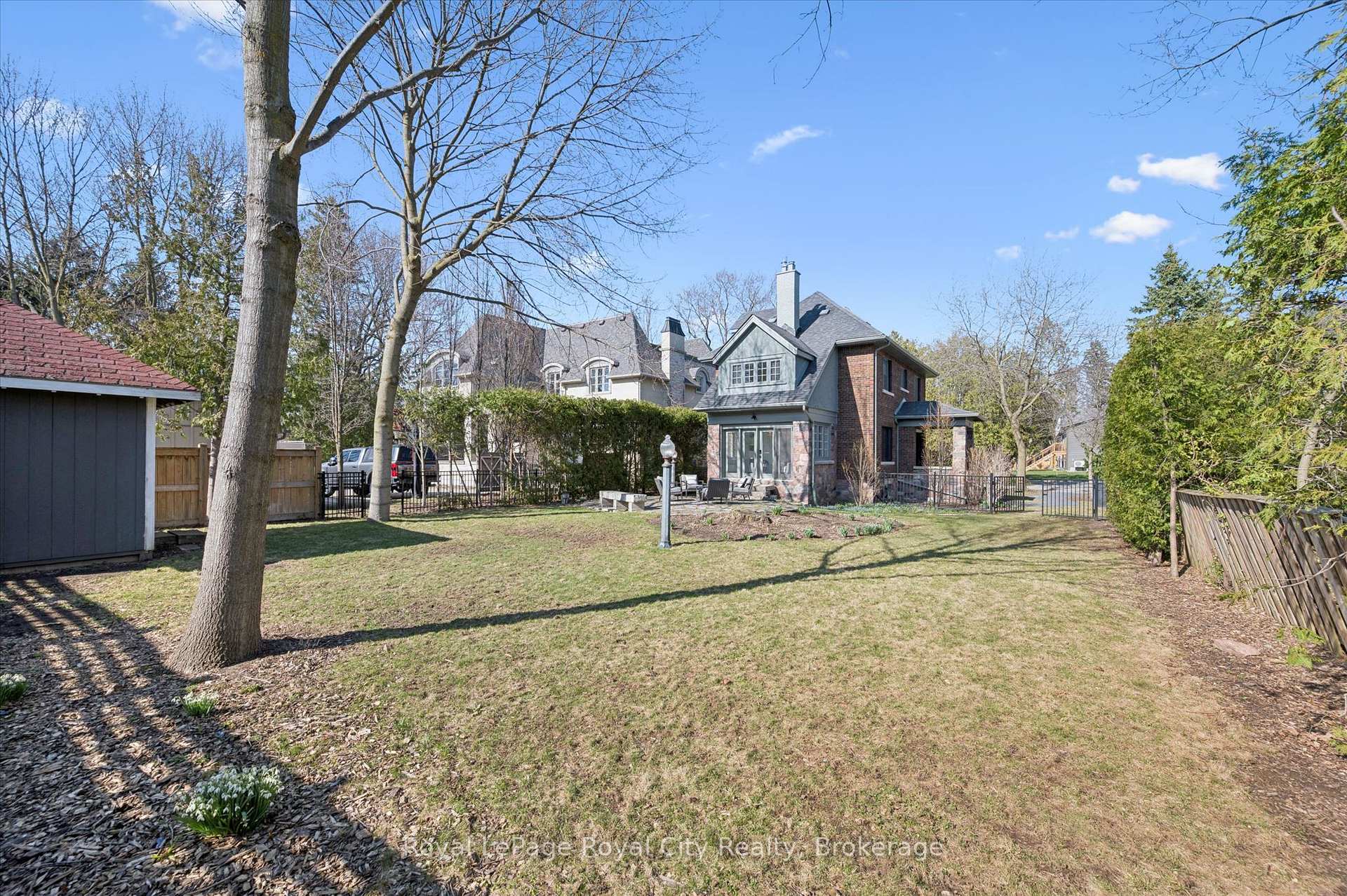 87 University Avenue W