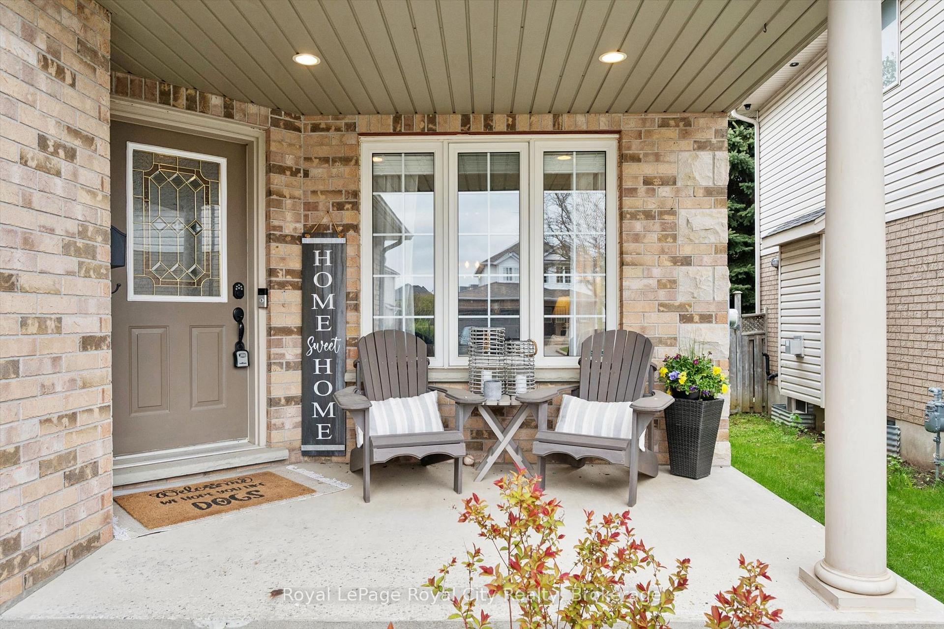17 Carroll Crescent