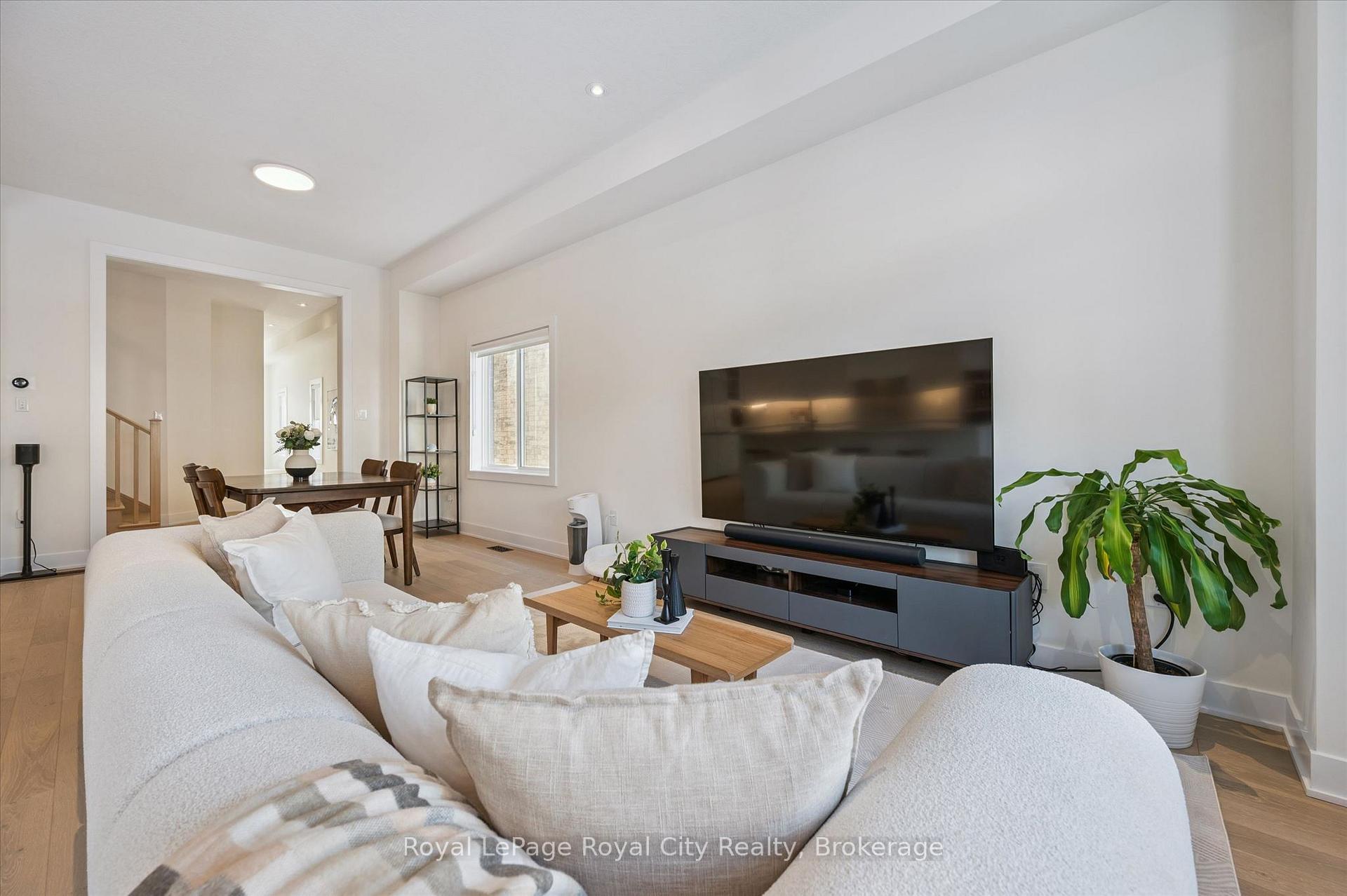 32 Hutchison Road